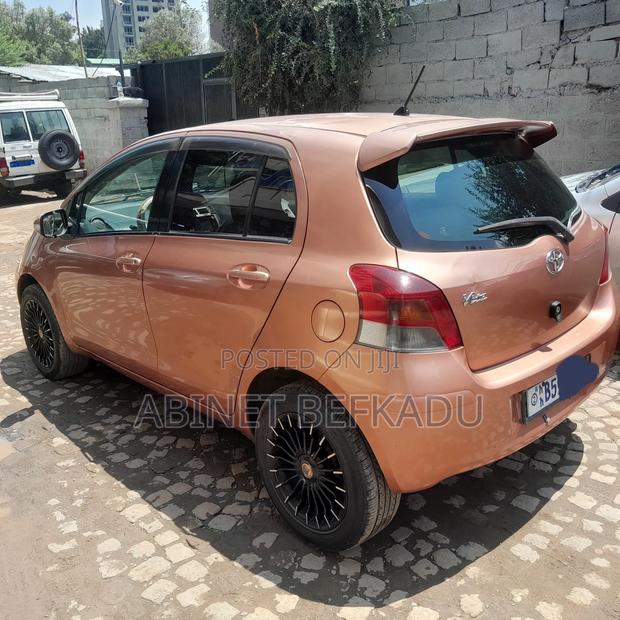 Toyota Vitz 2010 Orange