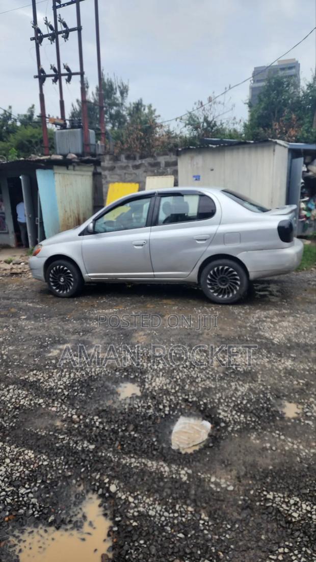 Toyota Platz 2001 Silver