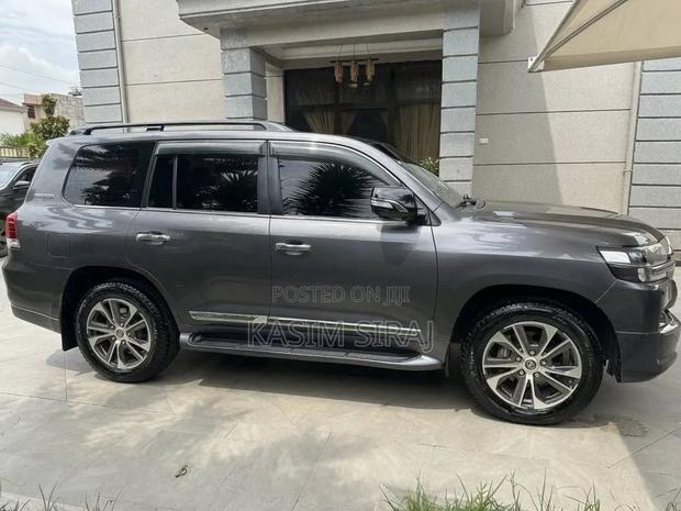 Toyota Land Cruiser 2020 Gray