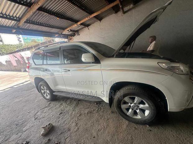 Toyota Land Cruiser Prado 2018 White