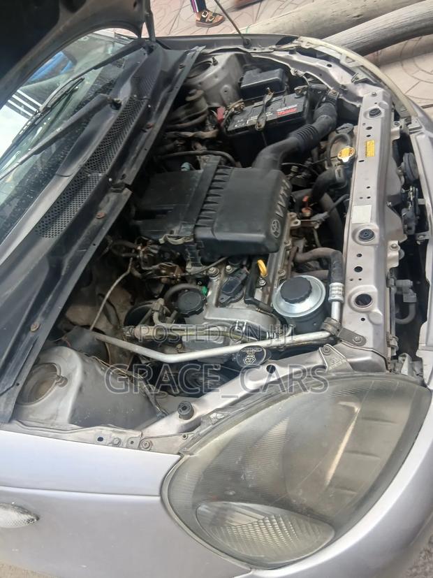 Toyota Vitz 2001 Gold