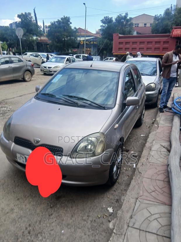 Toyota Vitz 2001 Gold