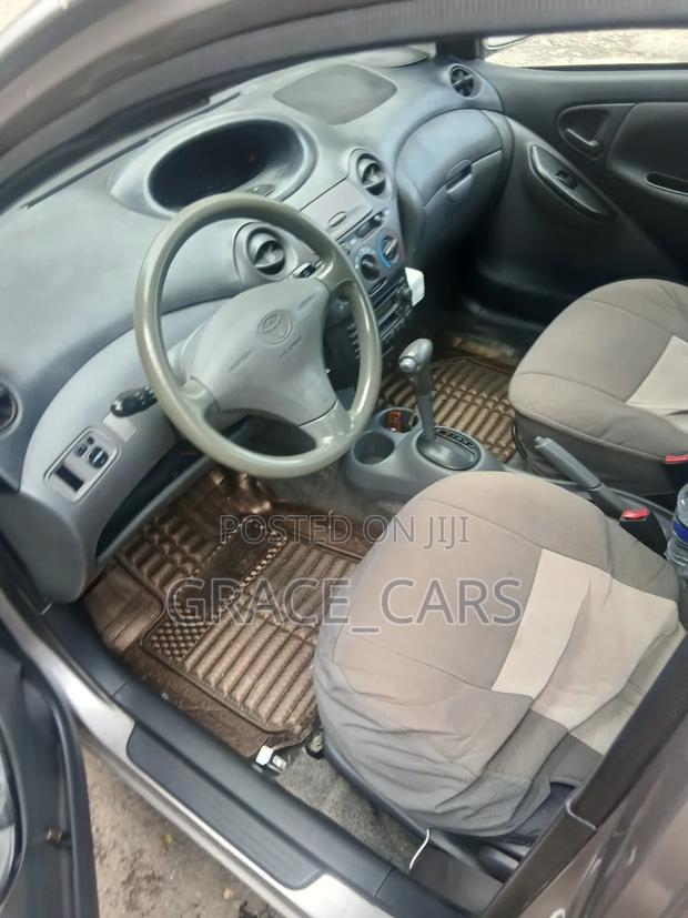 Toyota Vitz 2001 Gold