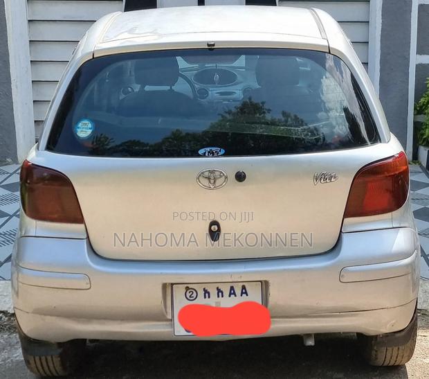 Toyota Vitz 2002 Silver