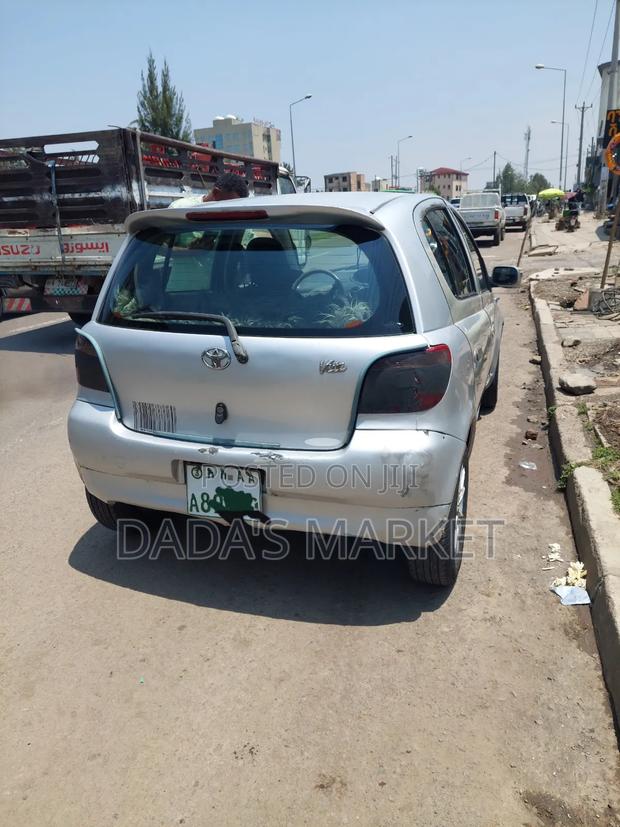 Toyota Vitz 2001 Silver
