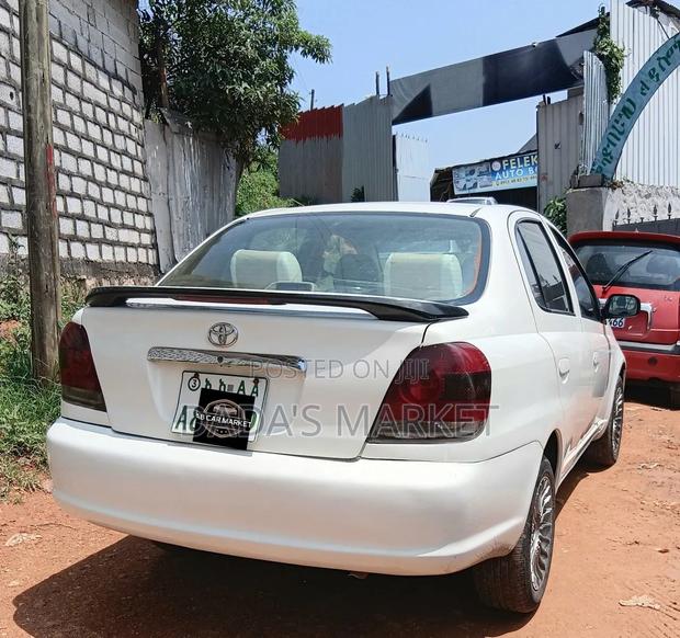 Toyota Platz 2005 White