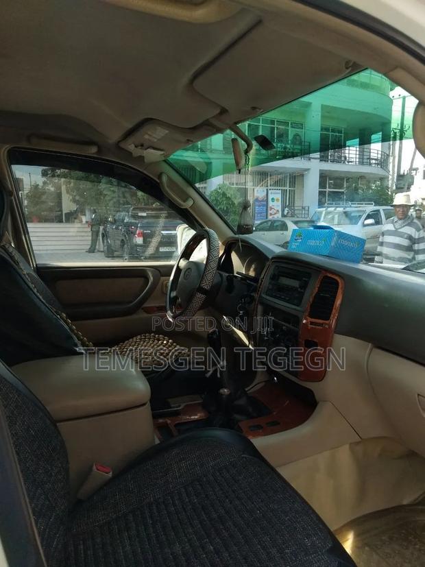 Toyota Land Cruiser 2007 White