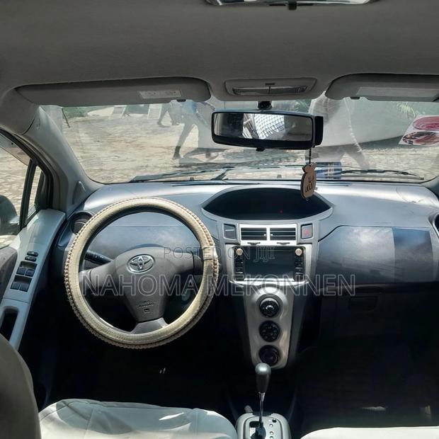 Toyota Yaris 2010 Orange