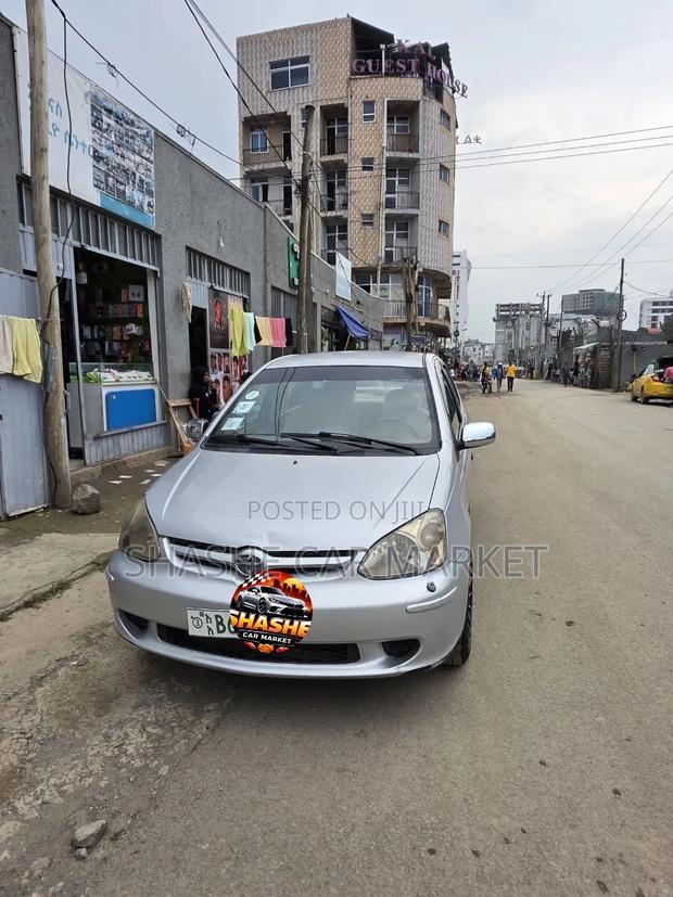 Toyota Platz 2005 Silver