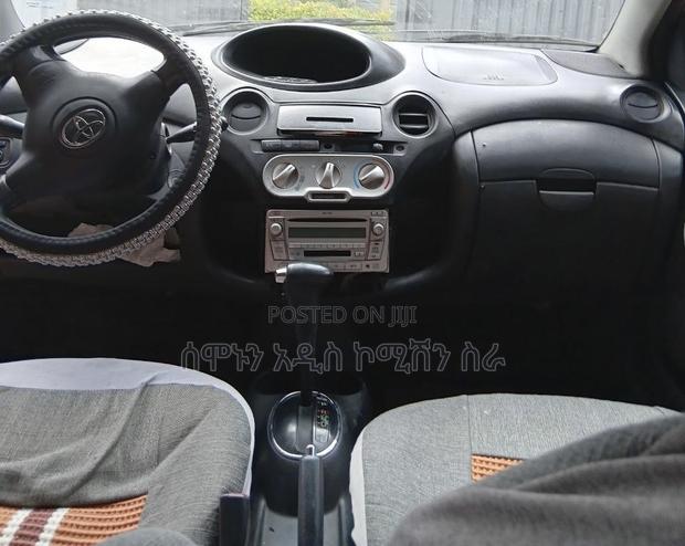 Toyota Vitz 1.0 FWD 5dr 2004 Pink