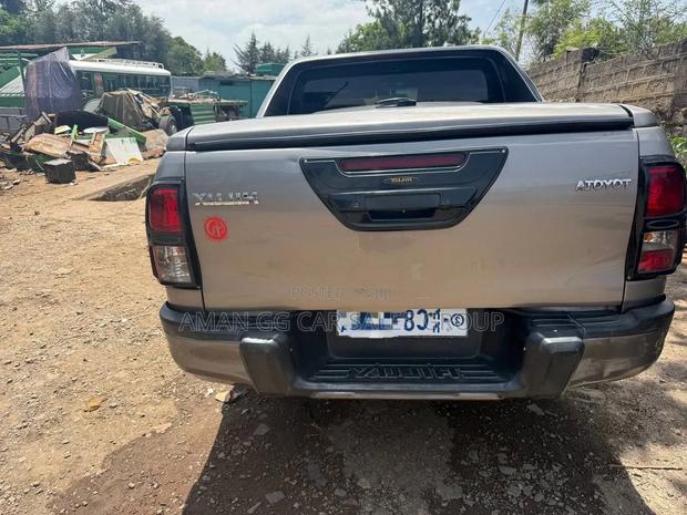 Toyota Hilux 2020 Beige