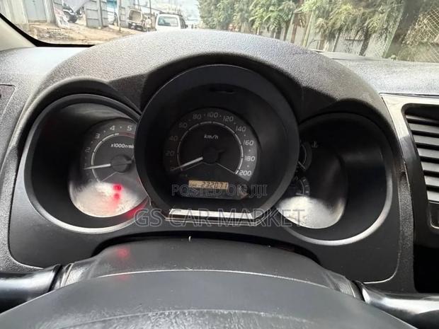 Toyota Hilux 2010 White
