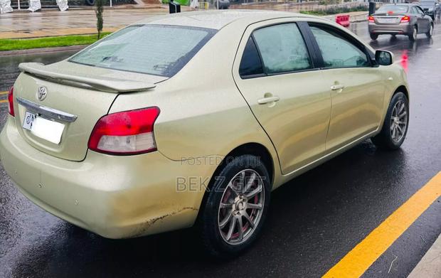 Toyota Yaris 2006 Gold