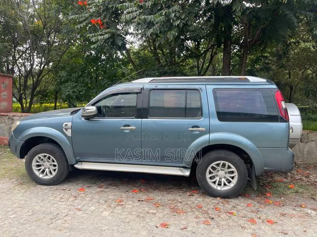 Ford Everest 2013 Blue