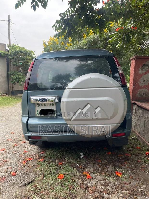 Ford Everest 2013 Blue