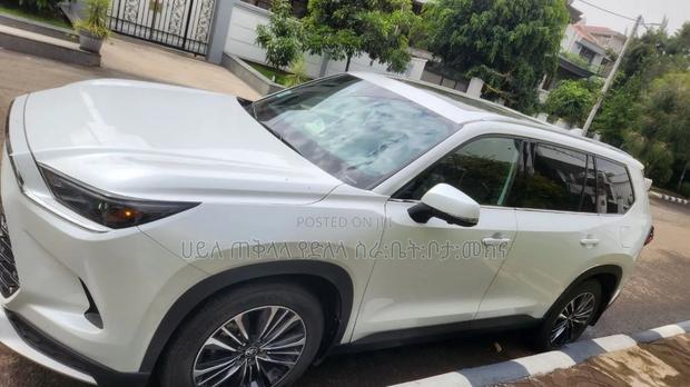 Toyota Grand Highlander Hybrid 2025 Ivory