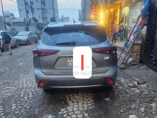Toyota Highlander Hybrid 2024 Teal