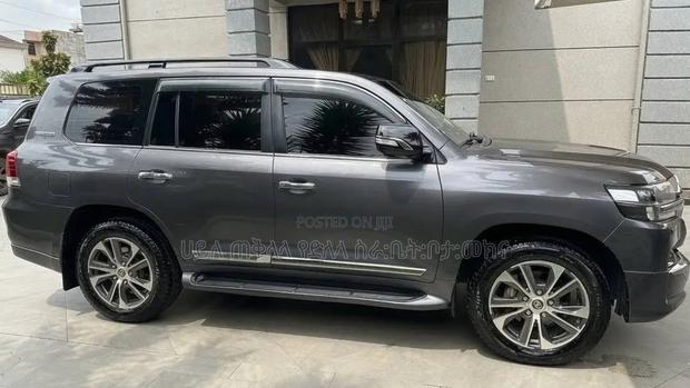 Toyota Land Cruiser 2020 Gray
