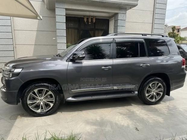 Toyota Land Cruiser 2020 Gray
