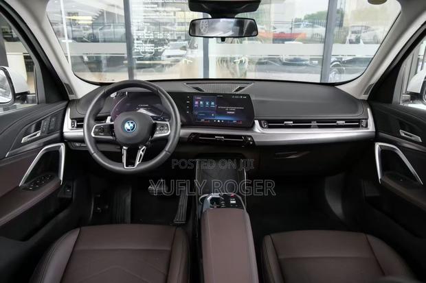 BMW iX xDrive50 Sports Activity Vehicle 2025 White