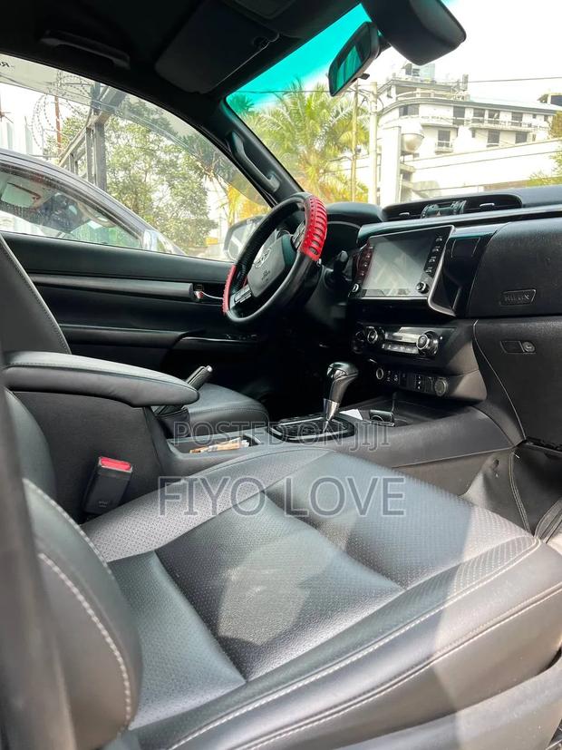 Toyota Hilux 2021 Gray