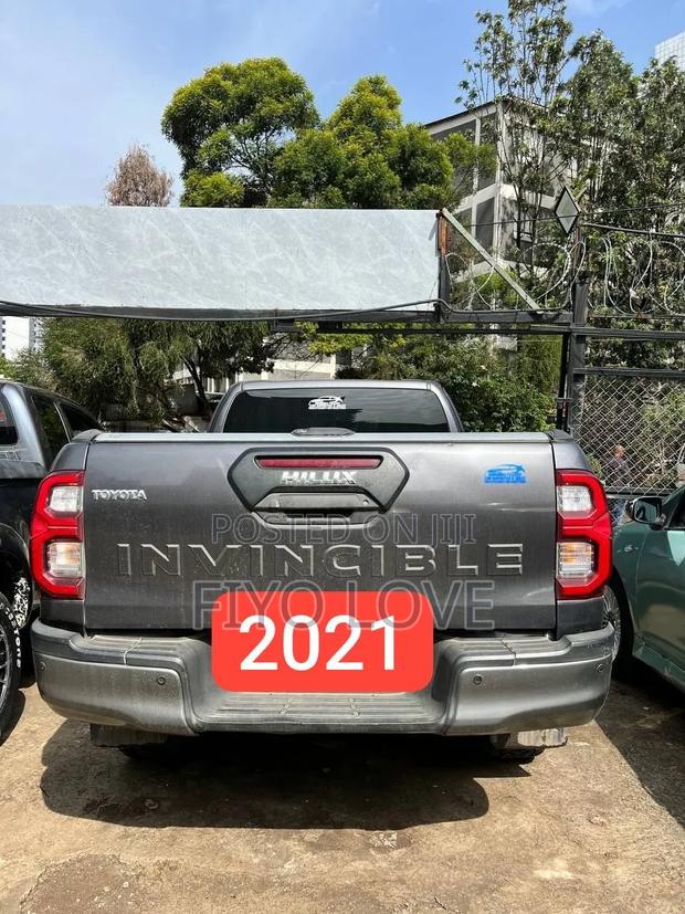 Toyota Hilux 2021 Gray