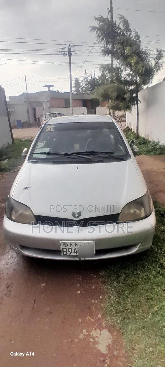 Toyota Platz 2002 White