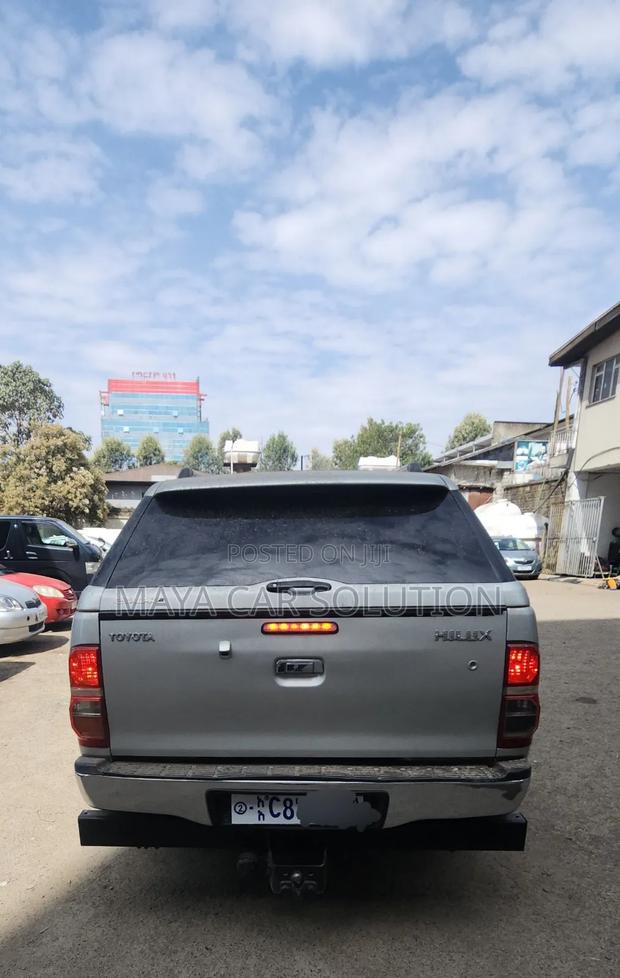 Toyota Hilux 2012 Silver
