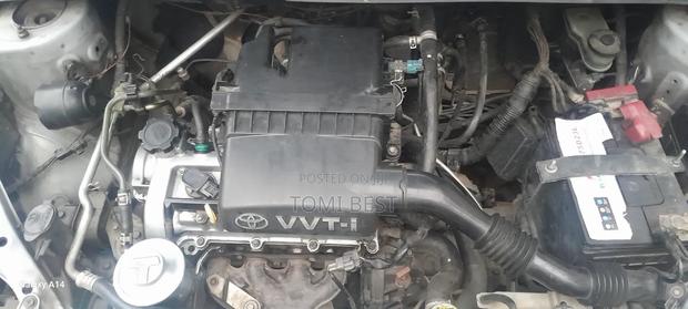 Toyota Platz 2002 Silver