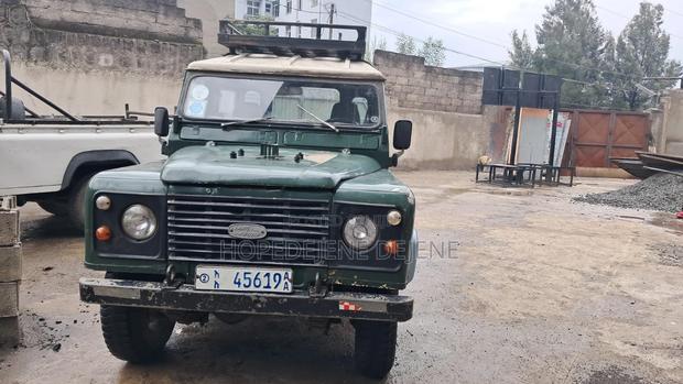 Land Rover Defender 1979 Green