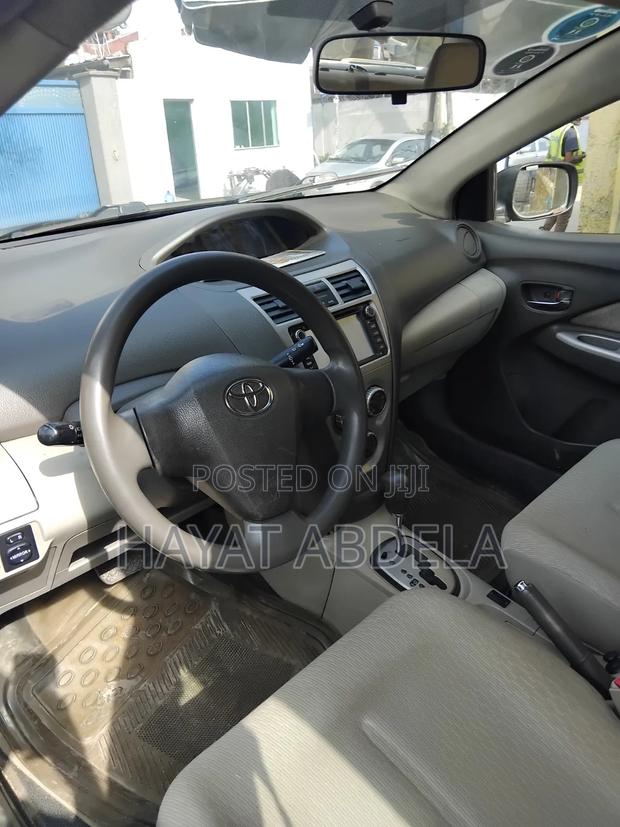 Toyota Yaris 2011 Black