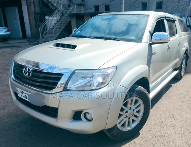 Toyota Hilux 2012 Silver