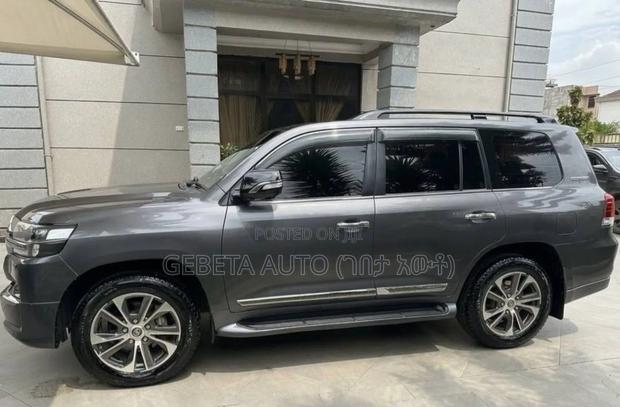 Toyota Land Cruiser 4.5 V8 VXR 2021