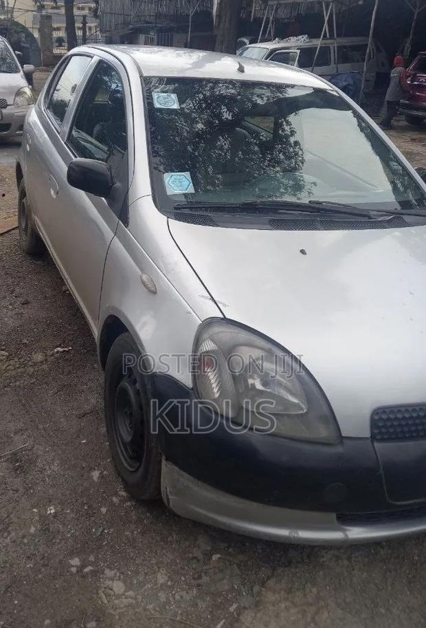 Toyota Yaris 1.5 2000 Silver