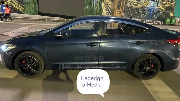 Hyundai Avante 2015 Blue