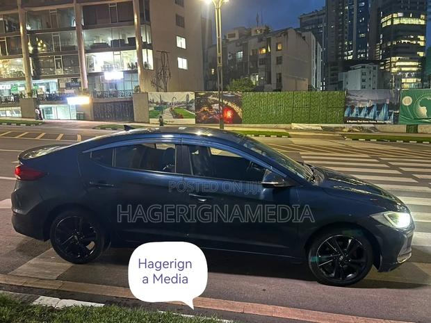 Hyundai Avante 2015 Blue