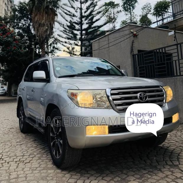 Toyota Land Cruiser 2009 Silver