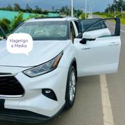Toyota Highlander 2024 White for sale