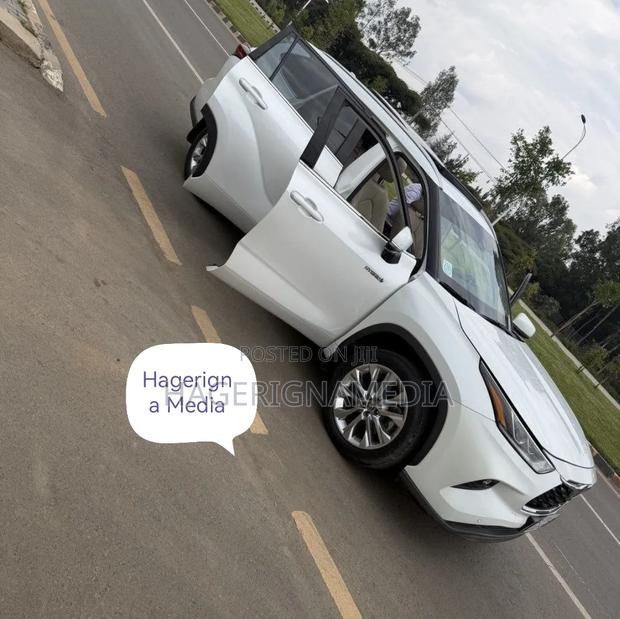 Toyota Highlander 2024 White