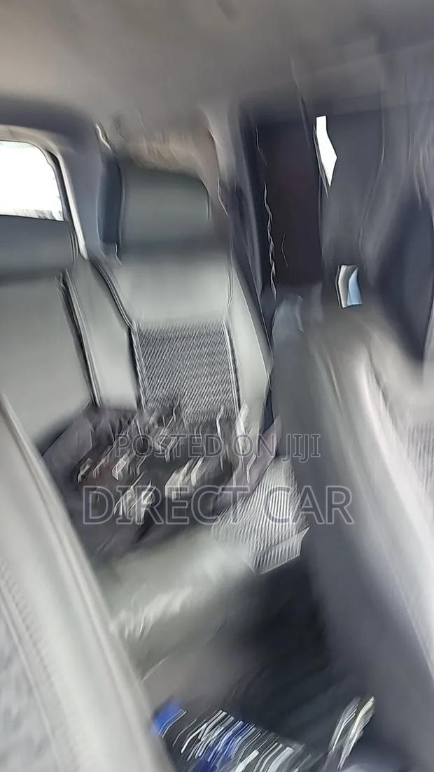 Toyota Land Cruiser 2000 Silver