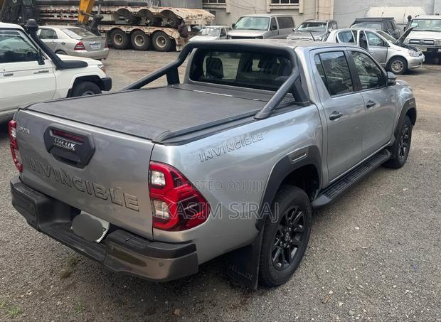 Toyota Hilux 2022 Silver