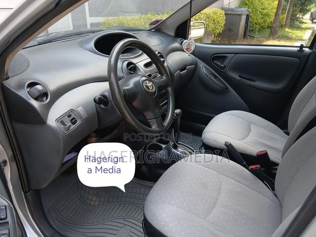 Toyota Vitz 2002 Silver