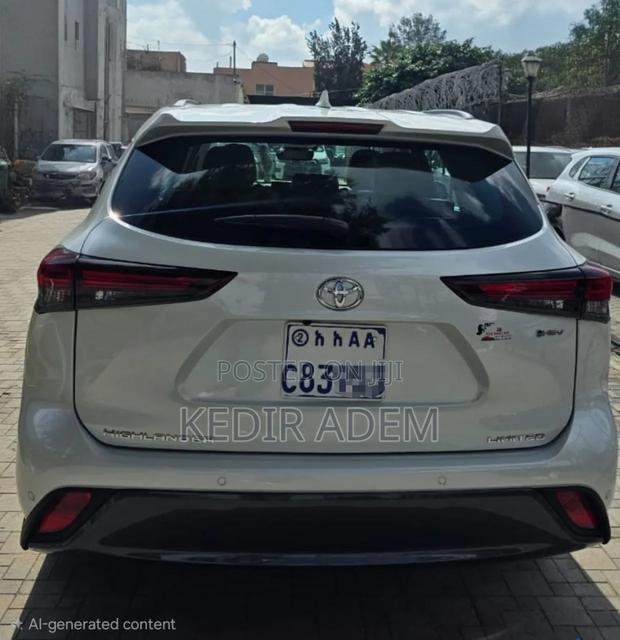 Toyota Highlander Hybrid 2025 White