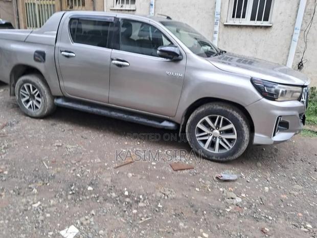 Toyota Hilux 2019 Blue