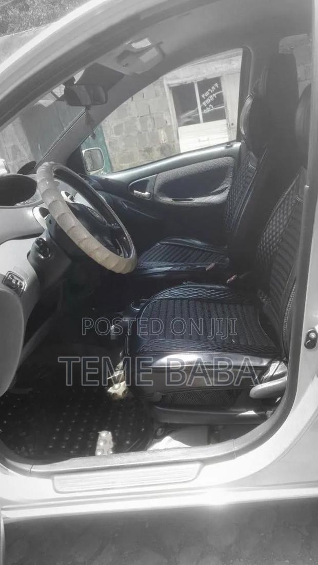 Toyota Vitz 2004
