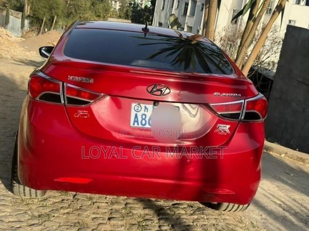 Hyundai Elantra 2012 Red