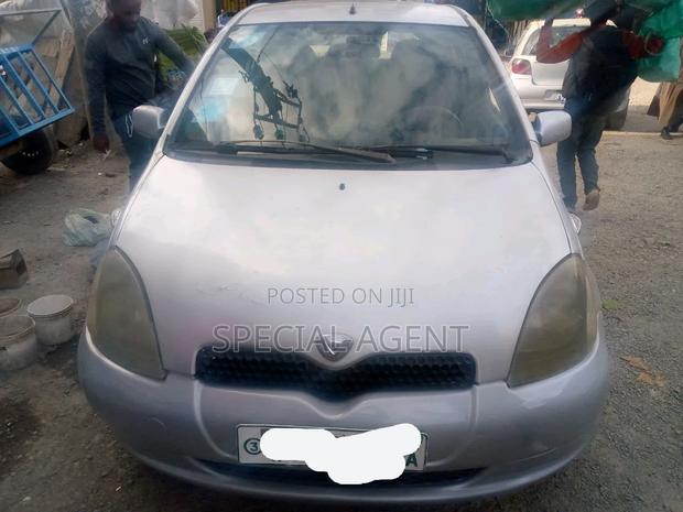 Toyota Vitz 2001 Silver