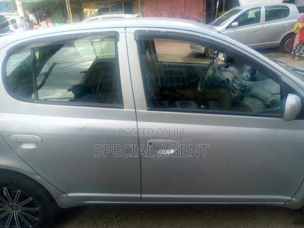 Toyota Vitz 2001 Silver