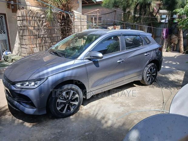 New BYD E2 43 kWh 94 hp FWD 2025 Silver