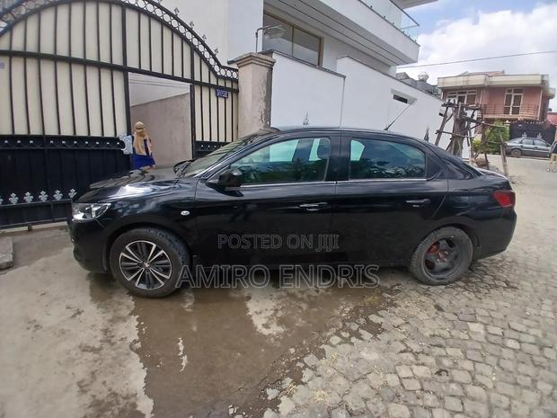 Peugeot 301 2017 Black